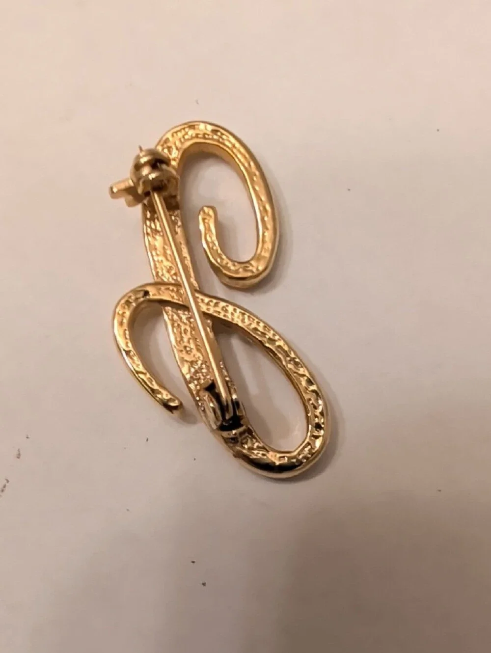 Gold Script Letter 'J' Pin Brooch - Gold Tone Women’s Jewelry